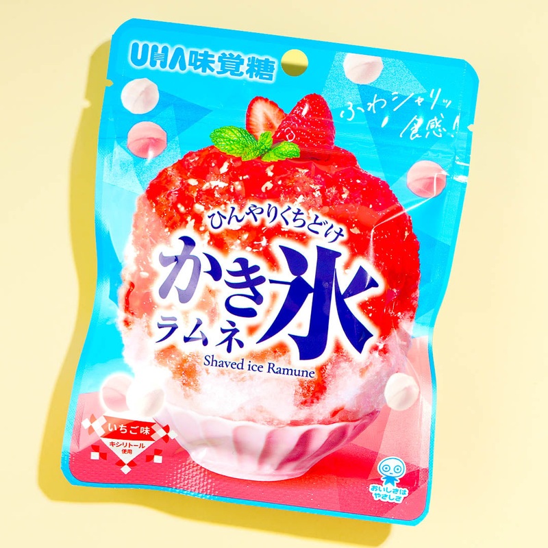 UHA Mikakuto Shaved Ice Ramune Candy - Strawberry