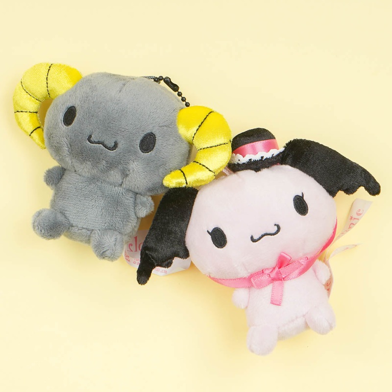 Lloromannic 2000s Debut Plushie Charm