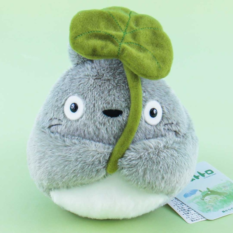 My Neighbor Totoro With Leaf - Totoro / Medium