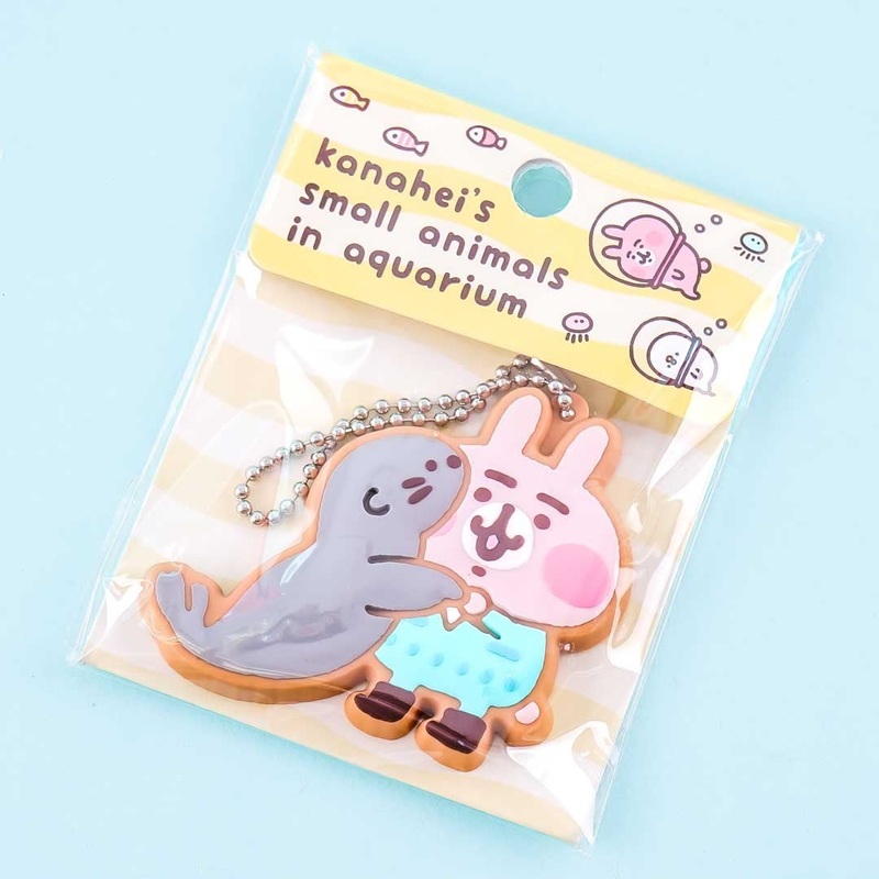 Kanahei Usagi Hugging Seal Charm